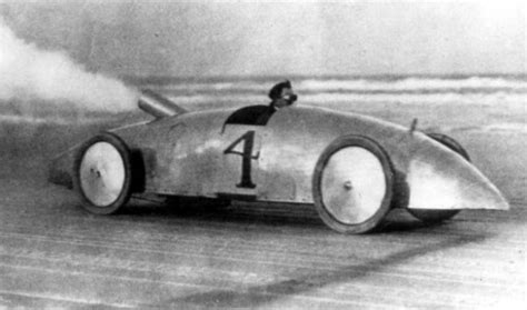 In 1906 the Stanley steam car set a speed record of 203 km h - Wander Lord