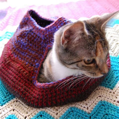 Cat cave | Cat cave crochet pattern, Crochet cat, Cat cave