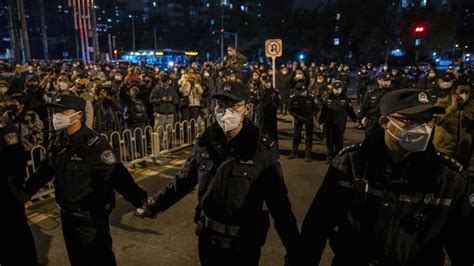 Covid-19 protests: Chinese police are using mobile networks to track ...