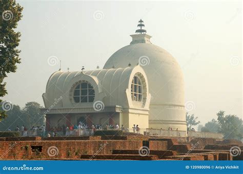 Parinirvana Stupa and Temple, Kushinagar, India Editorial Photo - Image ...