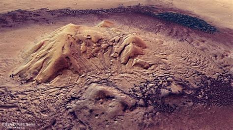 Moreux Crater: The Dark Dunes of Mars in Stunning Imagery From Mars ...