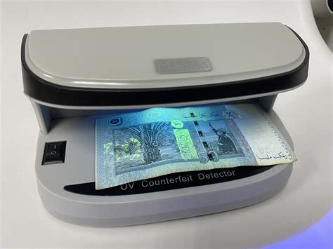 Portable LED Counterfeit Fake Money Detector With Rechargeable Battery