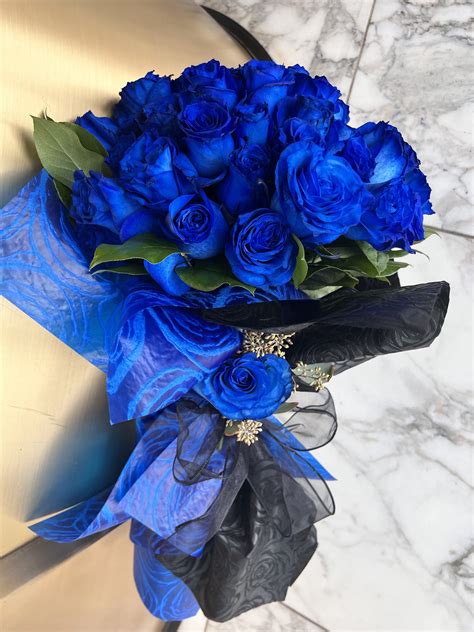 50 Premium Royal Blue Roses in Los Angeles, CA | Downtown Flowers