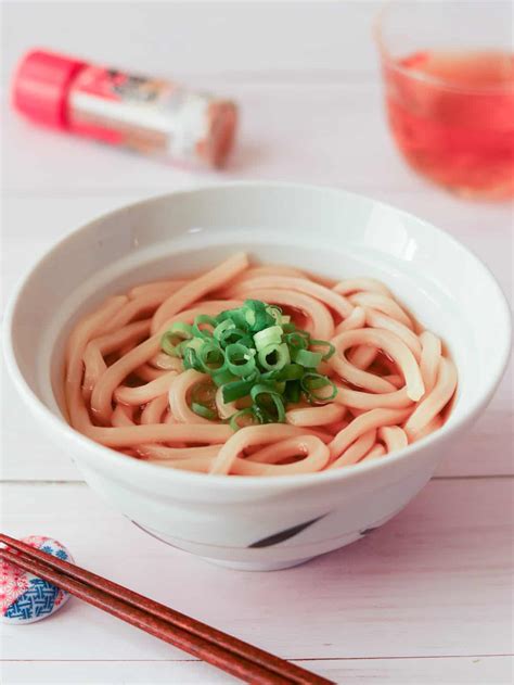 Kake Udon (Basic Udon Noodle Soup) - Umami Pot