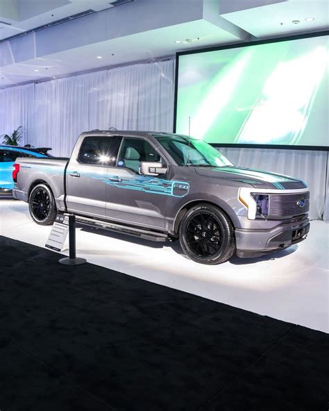 Modified 2022 F-150 Lightning lowered on 22" Forgiato wheels & 305/45 ...