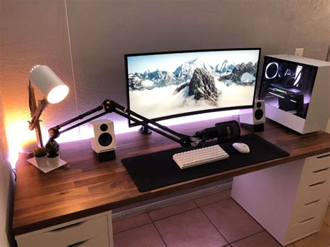 The 9 Best Gaming Setups of 2020 - Building The Ult… | Diseño de ...