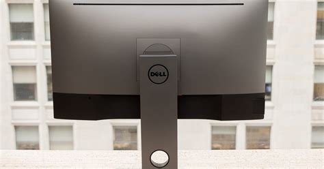 Dell UltraSharp 27 (U2717D) review: Big and bright but a little frill ...