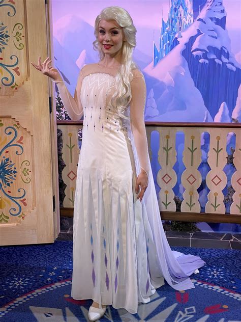 Elsa and Anna Debut New "Frozen 2" Costumes at Epcot - LaughingPlace.com