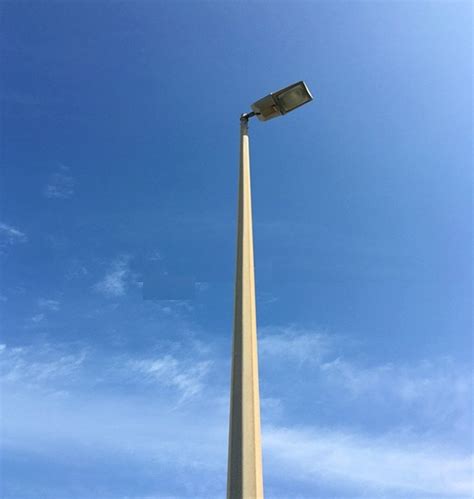 Single Arm LED High Mast Octagonal Street Lighting Pole - Lighting Pole ...