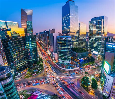 Traffic at night in Gangnam City Seoul, South Korea. | Maxkorea.sk