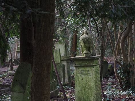 9 Things Not to Miss at Highgate Cemetery | Look Up London