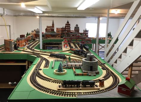 Design “elemental” layouts in large scale - Trains