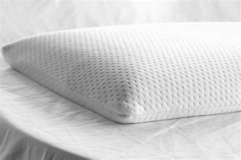 Best thin Pillows for slim sleepers | by Hannah Nicole | Medium