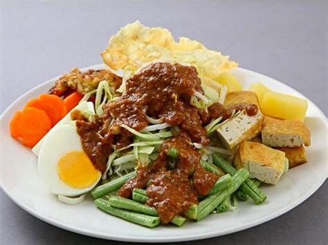 6 Resep Gado Gado Khas Betawi Langsung dari Penjualnya