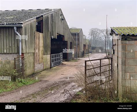 Farmyard outbuildings hi-res stock photography and images - Alamy