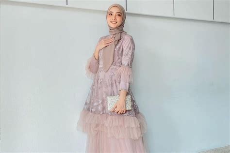 10 Model Gaun Brokat Mewah Kombinasi Tulle Terbaru 2022