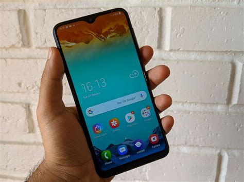 Samsung Galaxy M10 review - GearOpen.com