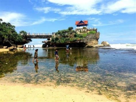 Pantai Kukup menawarkan pemandangan yang sangat indah, tempat wisata ...