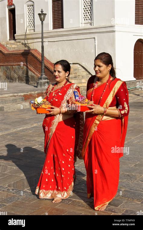 Nepal hindu women hi-res stock photography and images - Alamy