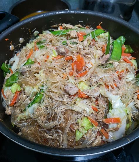 [Homemade] Pancit bihon (Filipino stir-fried noodle dish) for long life ...