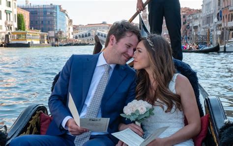 Renew Your Wedding Vows On A Venetian Gondola