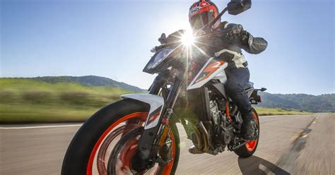 2020 KTM 890 Duke R First Ride Review | Cycle World