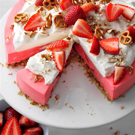 Strawberry Pretzel Pie | Recipe in 2020 | No bake summer desserts, Easy ...