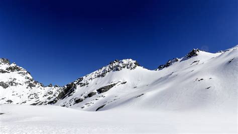 Skiing in New Zealand | Best NZ Ski Resorts to Visit