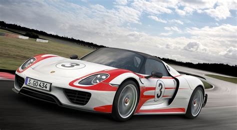 Porsche 918 Spyder finally shown in full production trim