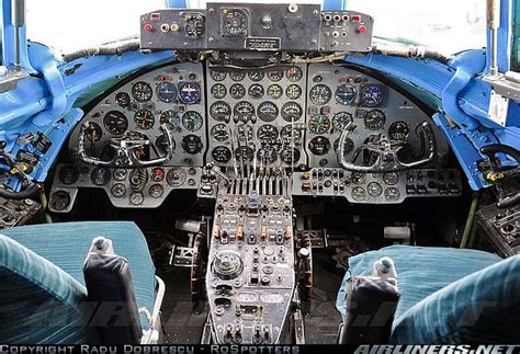 cockpit view of a Vickers 806 Viscount | Aircraft interiors: cockpit ...