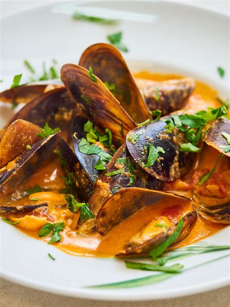 Mussels In Creamy & Spicy Tomato Sauce | Recipe | Mussels recipe, Best ...