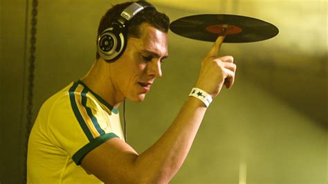 BREAKING: Tiësto officially returns to trance, announces ‘Tiësto in ...