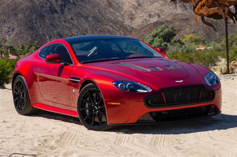 2015 Aston Martin V12 Vantage S Pictures - 34 Photos | Edmunds