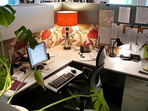 Minimalist Cubicle Decor Ideas to Add Personality