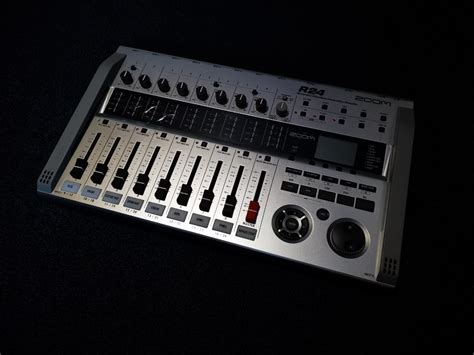 Zoom R24 Multi-Track Recorder, Interface, Controller, and Sampler ...