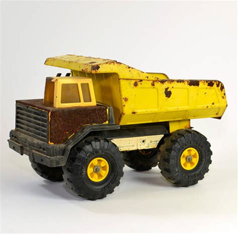 Rusty metal tonka trucks... : r/nostalgia