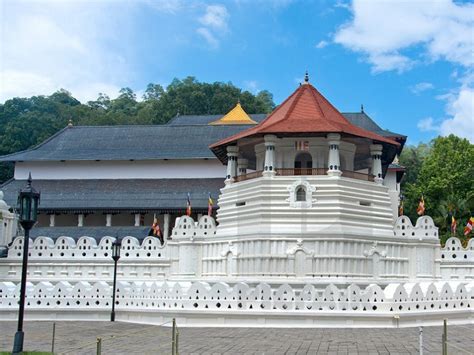 Temple Of The Sacred Tooth Relic, Kandy - Timings, History, Darshan ...