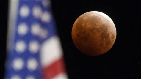 See The Final ‘Blood Moon’ Eclipse Until 2025 And The Red Planet Rise ...