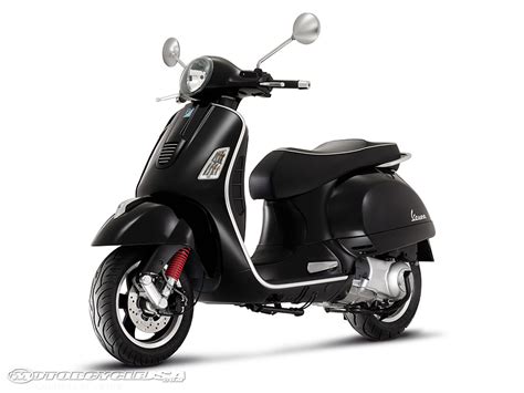 Review of Vespa GTS 250 GTS 250 ABS: pictures, live photos ...