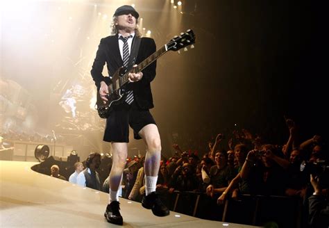 Angus Young en 5 canciones