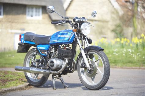 Suzuki GT250 X7 Road Test - Classic Motorbikes