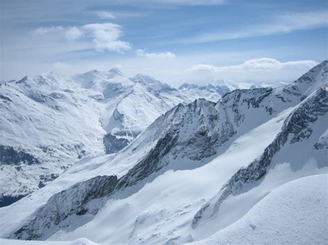 Skiing in the alps Free Photo Download | FreeImages