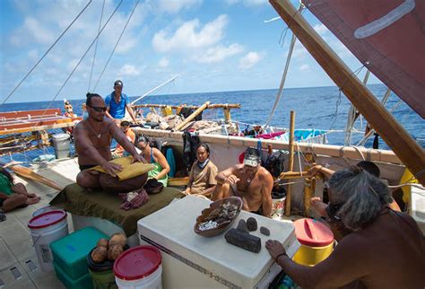 Hokule‘a crew celebrates crossing equator on voyage home