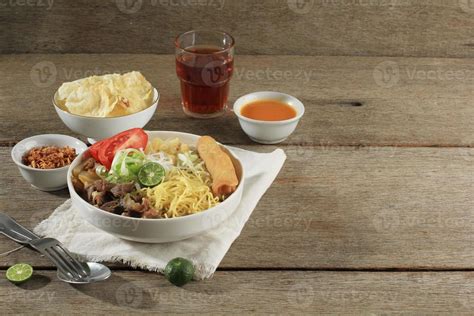 Soto Mie Bogor, Indonesian Beef Noodle 21153926 Stock Photo at Vecteezy