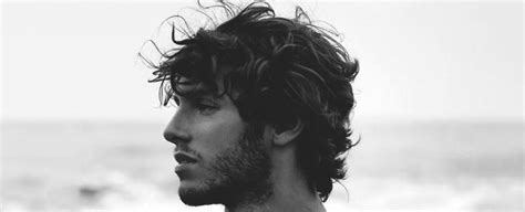 50 Stylish Surfer Hair for Men Ideas