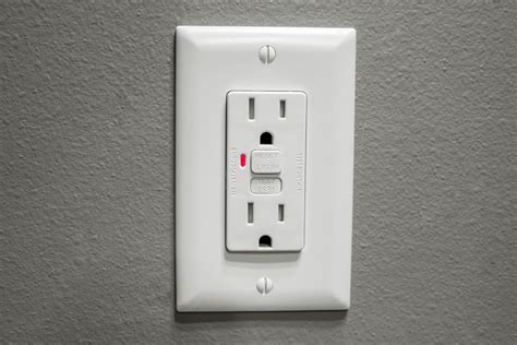 How to Wire an Outlet: GFCI Installation - This Old House