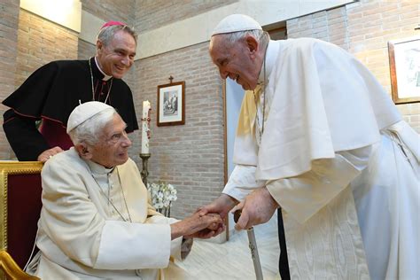 New cardinals and Pope Francis pay visit to Pope Emeritus Benedict XVI ...