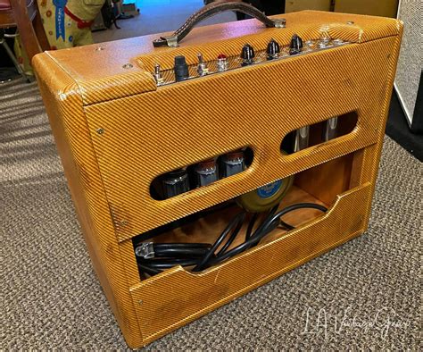 Magic Tweed Deluxe Pro Guitar Amplifier - with Relic'd Tweed Finish ...