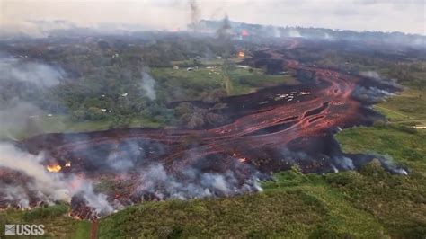 Hawaii volcano: Giant lava river forms - YouTube