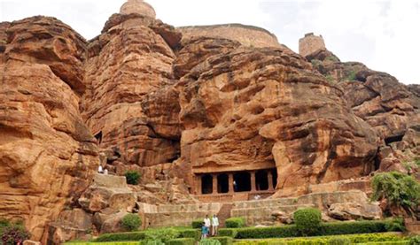 Bhimbetka Caves - Indpaedia